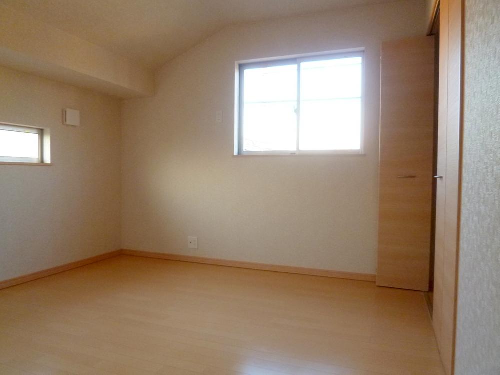 Non-living room. 1 Building