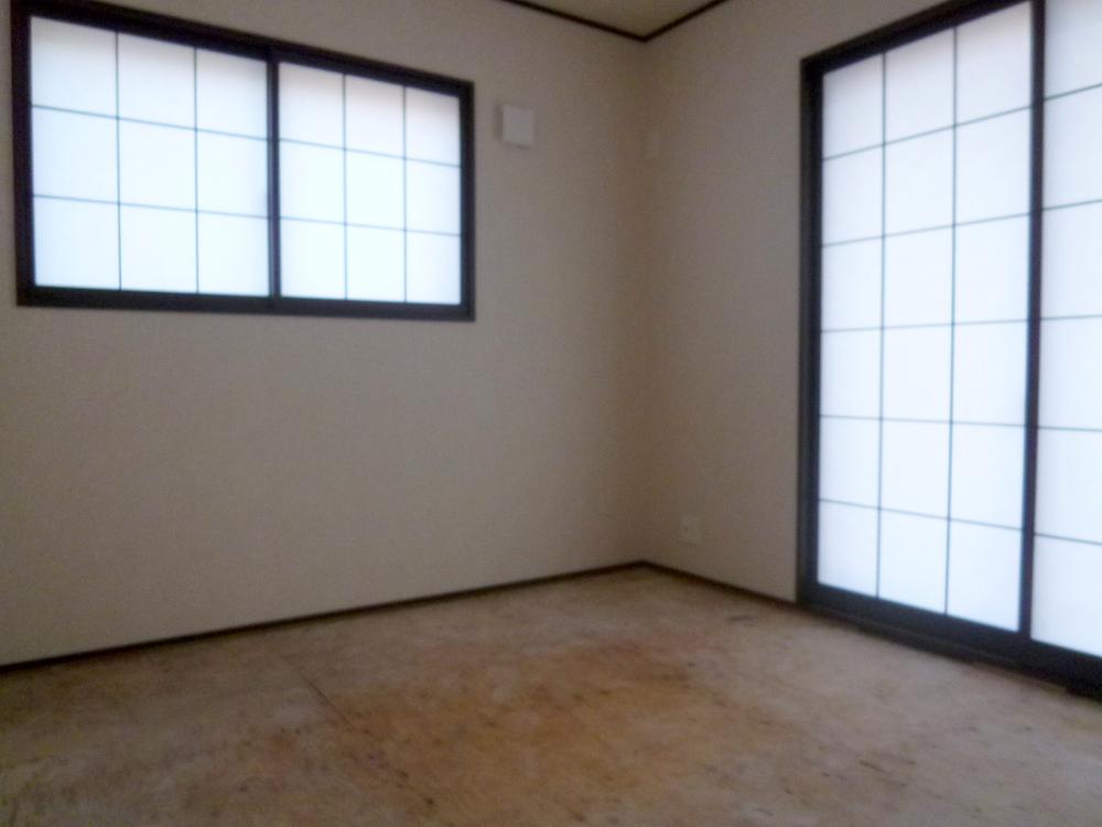 Non-living room. 1 Building