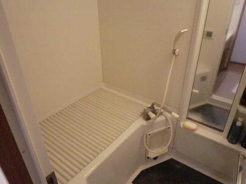 Bathroom. Add cooked ・ Hot water plus ・ It is a warm function Otobasu.