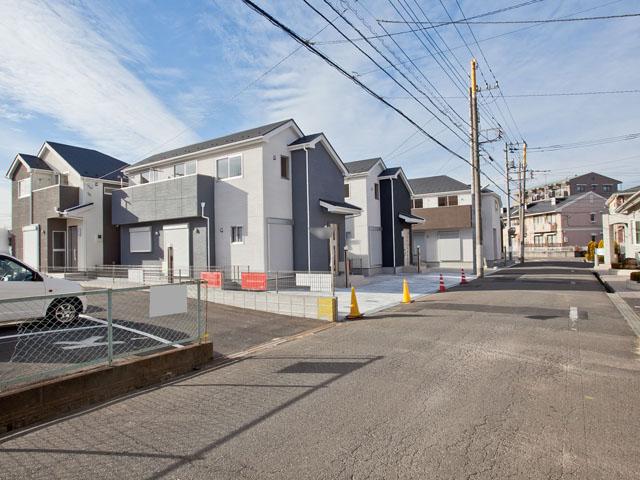 Local photos, including front road. Local (12 May 2013) Shooting