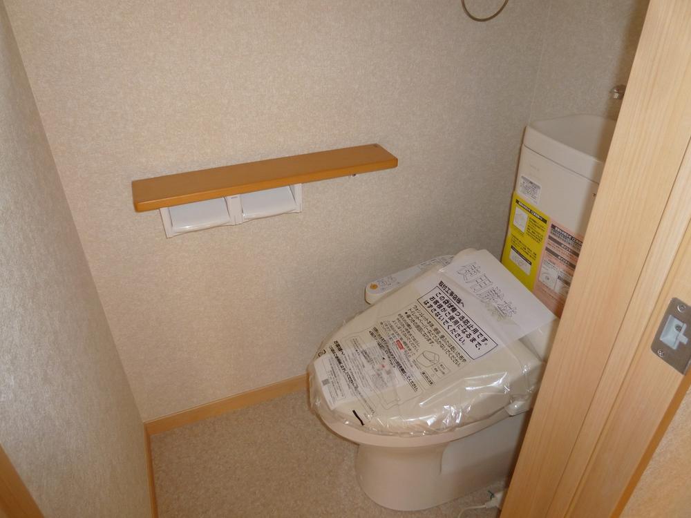 Toilet. December 2013 shooting 1 Building toilet