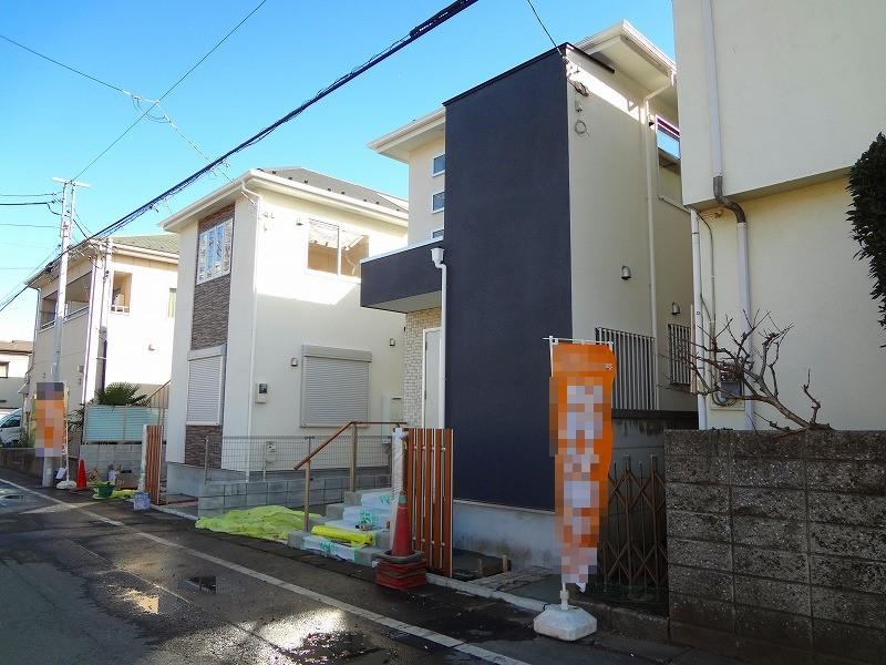 Local photos, including front road. Local (12 May 2013) Shooting