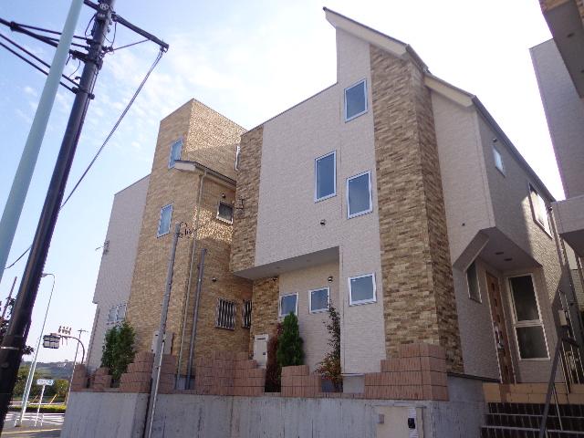 Local appearance photo. Building 2