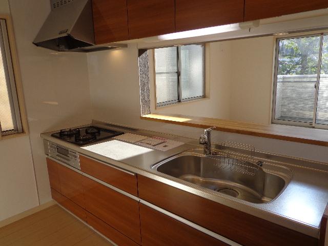 Kitchen. Building 2 Face-to-face kitchen Cleaning Easy three-necked gas stove