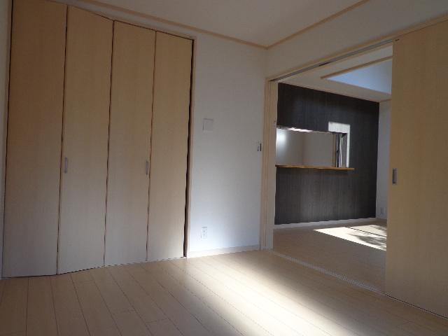 Non-living room. Building 2 Western-style continuous with the living