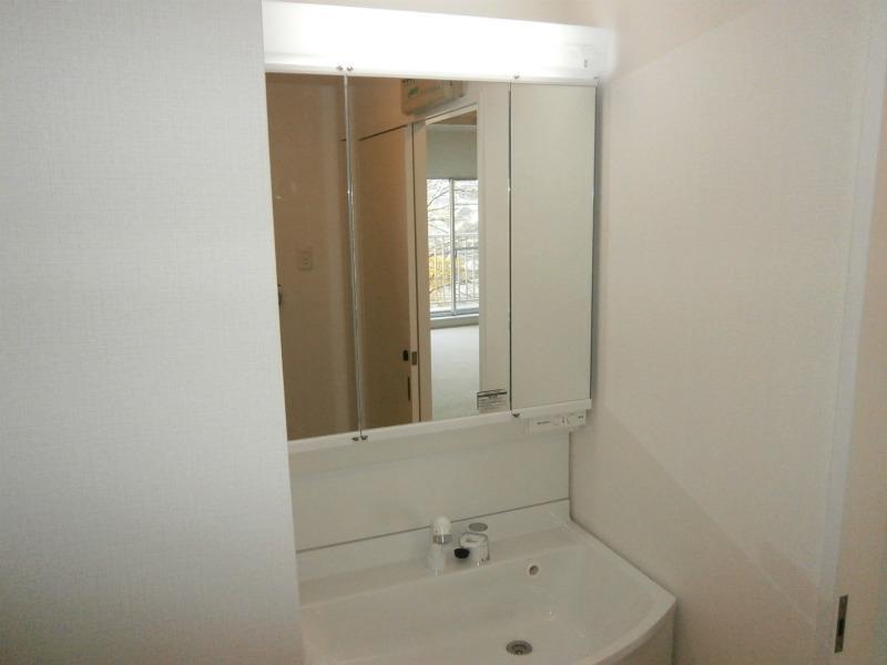 Wash basin, toilet. Indoor (12 May 2013) Shooting