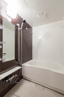 Bath. ☆ The photograph is an image ☆