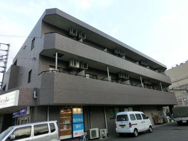 Building appearance. It is close enough station is visible ~ Worry morning