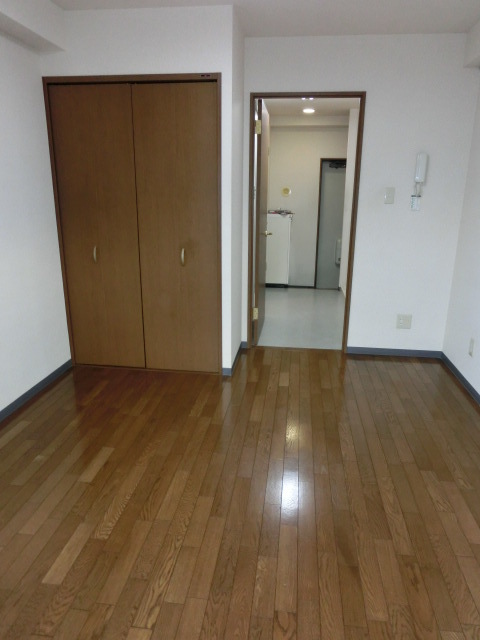 Living and room. 7 Pledge does not troubled to the arrangement of the furniture, if