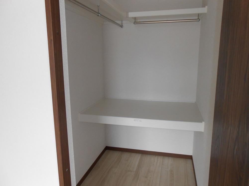 Same specifications photos (Other introspection). Indoor (10 May 2013) shooting walk-in closet