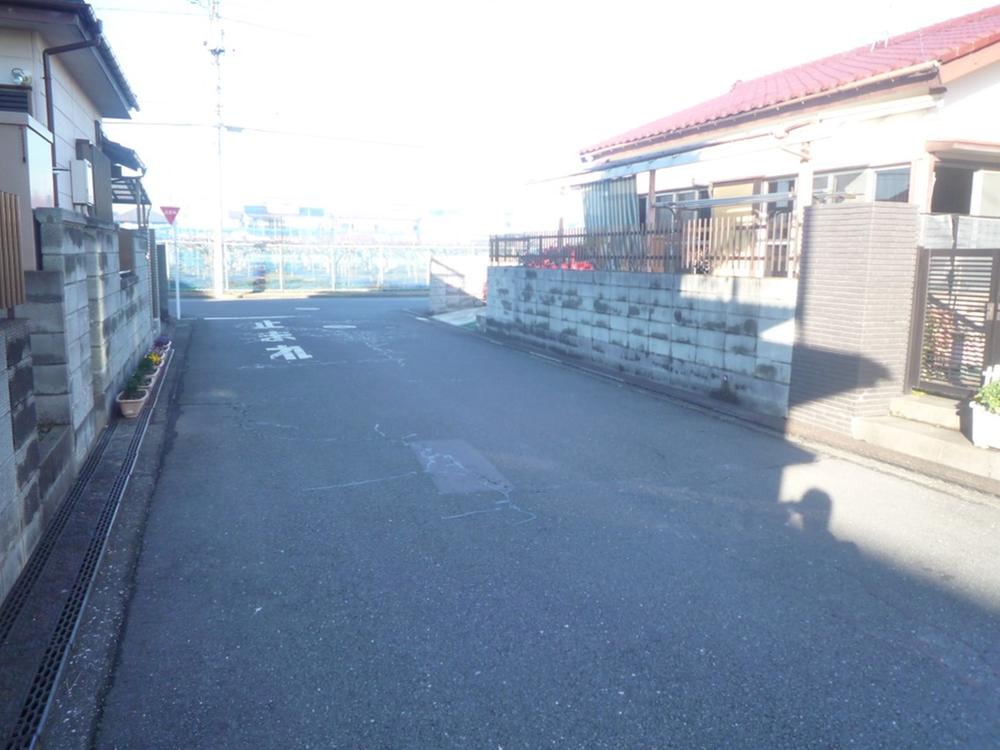 Local photos, including front road. Local (12 May 2013) Shooting