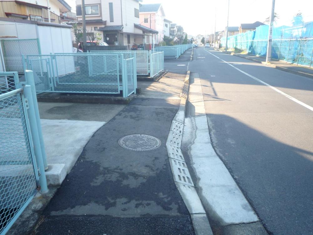 Local photos, including front road. Local (12 May 2013) Shooting