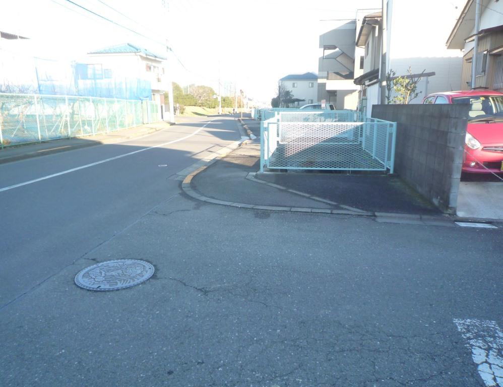 Local photos, including front road. Local (12 May 2013) Shooting