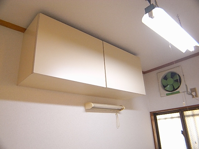 Kitchen. Kitchen upper receiving