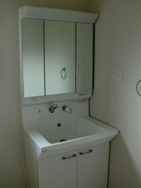 Wash basin, toilet. Indoor (September 2013) Shooting