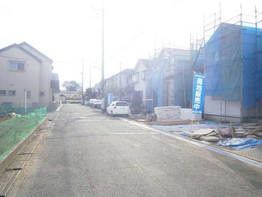 Local photos, including front road. Frontal road