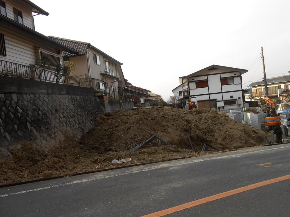 Local photos, including front road. Local (12 May 2013) Shooting