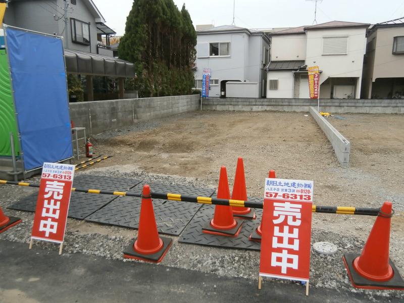 Local photos, including front road. Building 2 Local (12 May 2013) Shooting