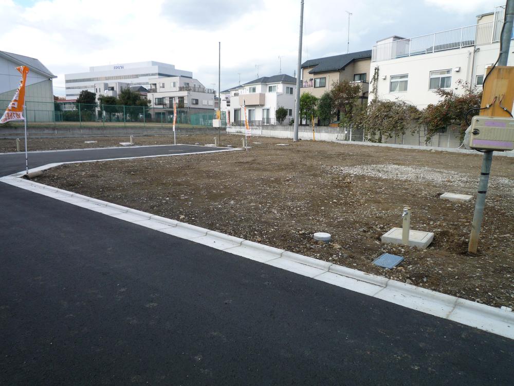 Local photos, including front road. Local (11 May 2013) Shooting