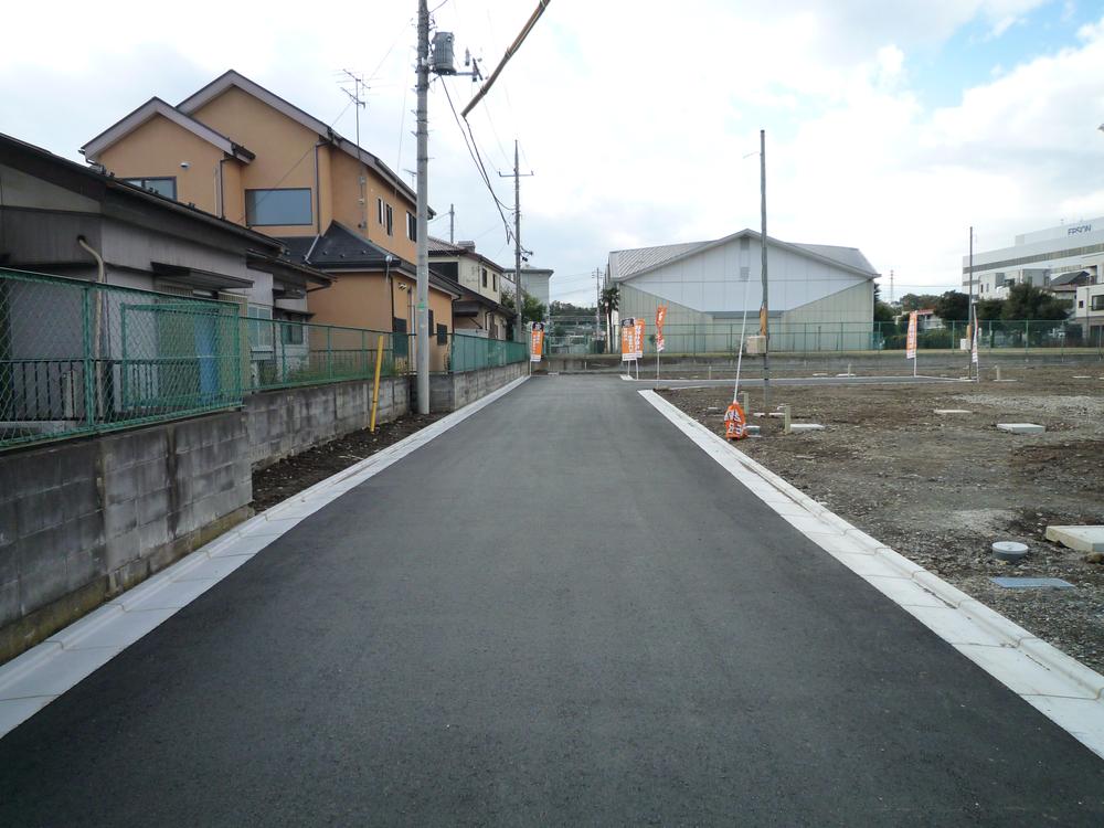 Local photos, including front road. Local (11 May 2013) Shooting