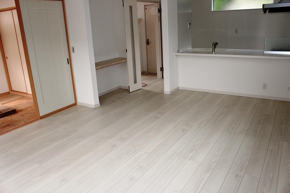 Same specifications photos (living). Same specifications