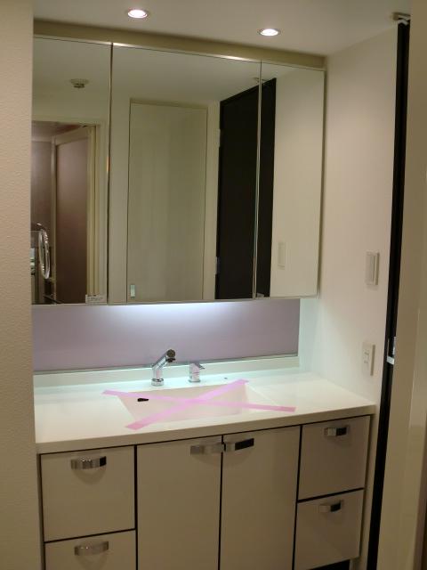 Wash basin, toilet. Indoor (September 2013) Shooting