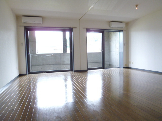 Living and room. It is a state of no partition