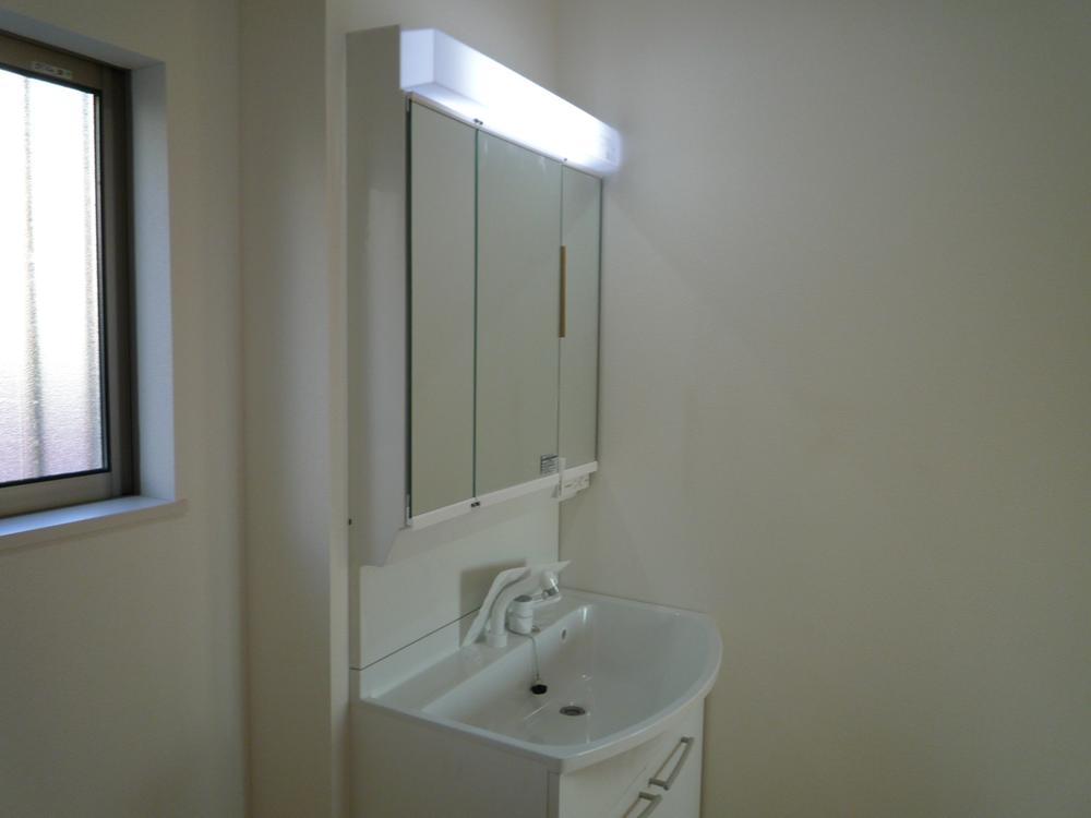 Wash basin, toilet. Indoor (11 May 2013) Shooting