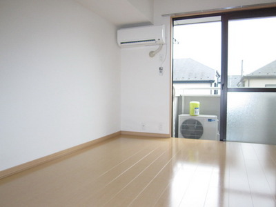 Living and room. ☆ Sunny rooms ☆