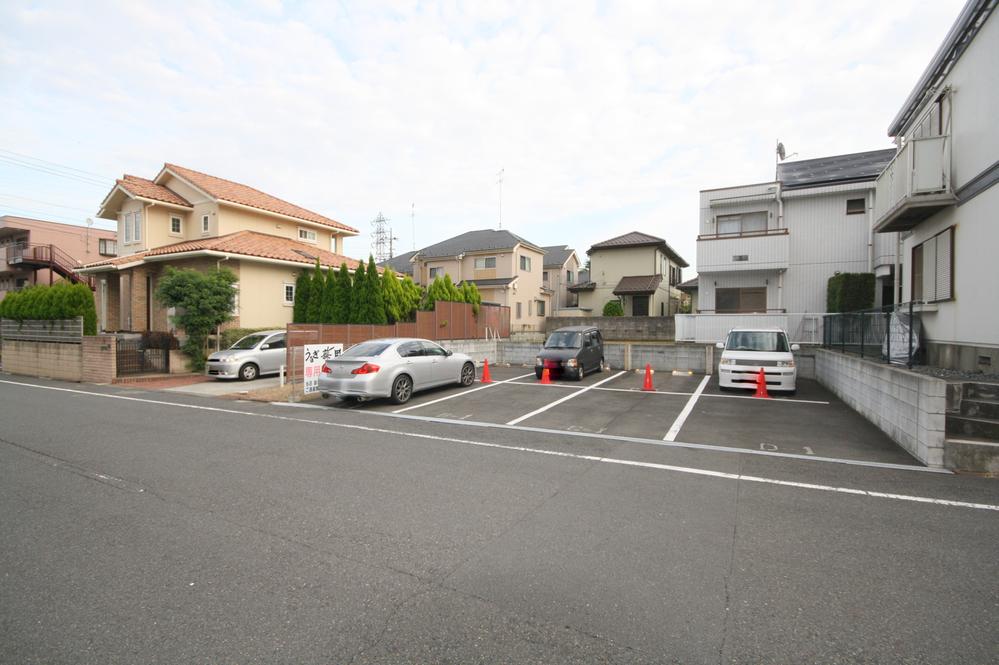 Local photos, including front road. Local (10 May 2012) shooting