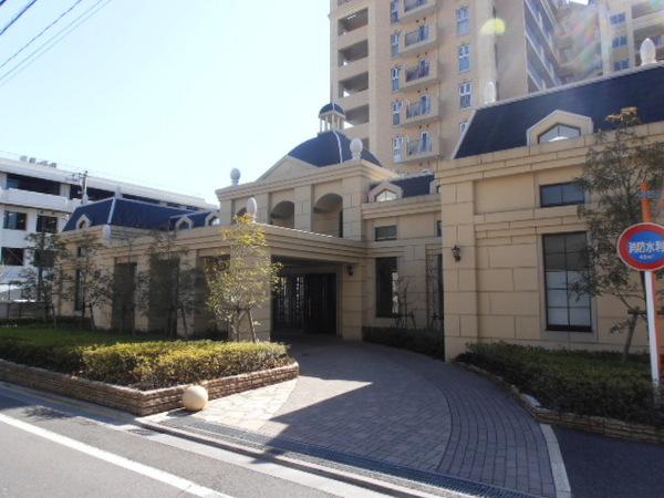 Entrance. Common areas