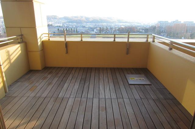 Balcony. Of 10 Pledge open-air living room balcony you can enjoy your out cafe while enjoying a panoramic view that extends to one side