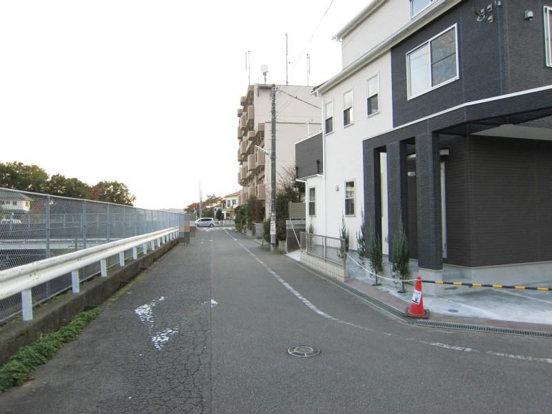 Local photos, including front road. Local (12 May 2013) Shooting