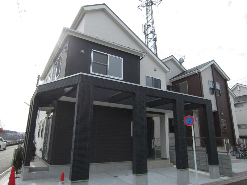 Local photos, including front road. Local (12 May 2013) Shooting