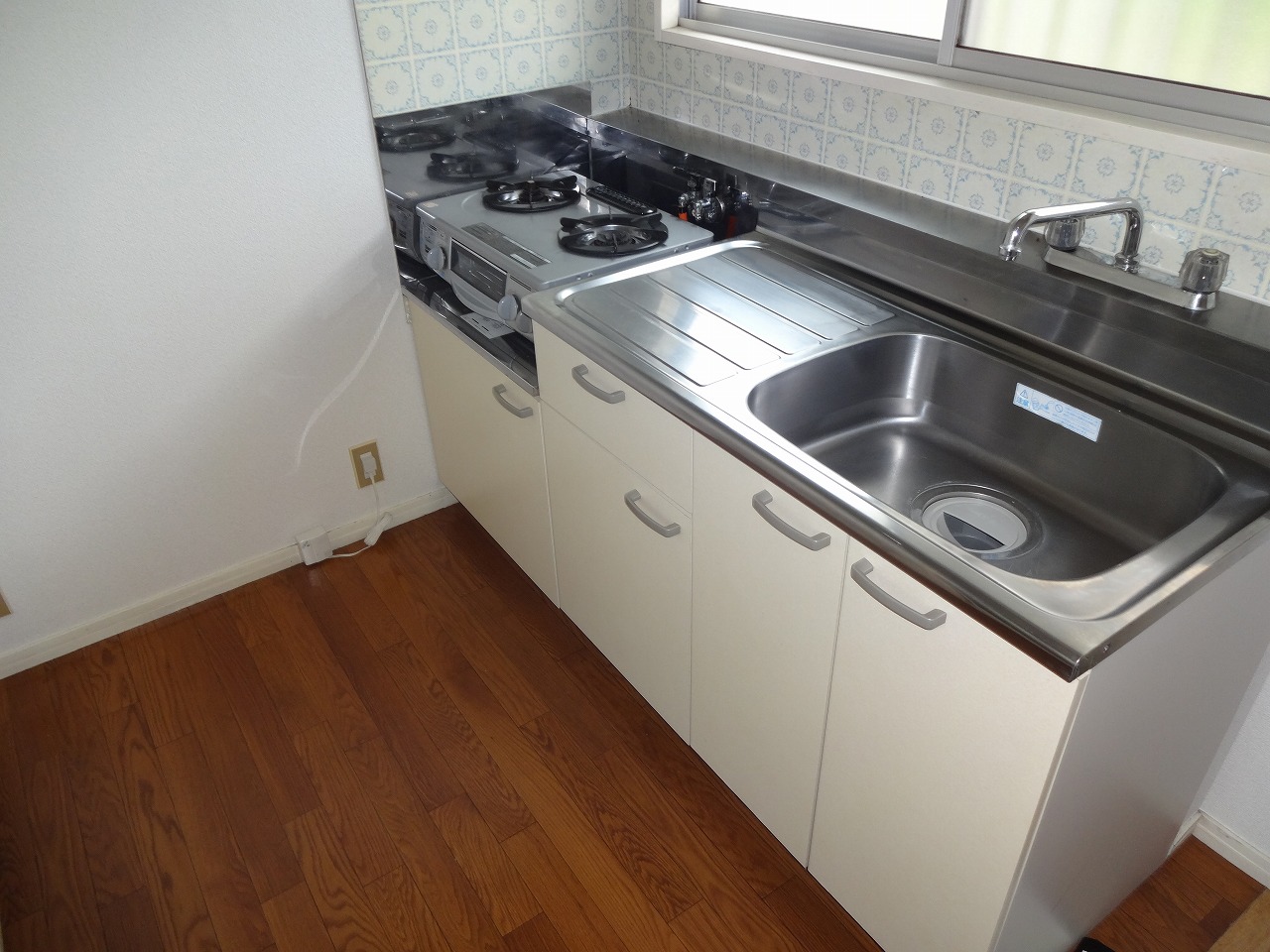 Kitchen. With gas stove