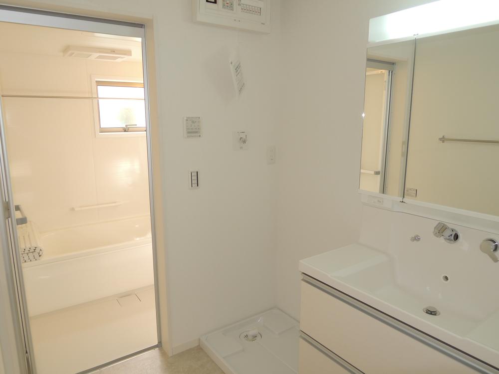 Wash basin, toilet. Indoor (12 May 2013) Shooting