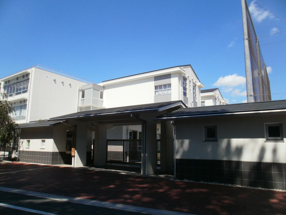 Junior high school. 585m to Hino Municipal Hino first junior high school