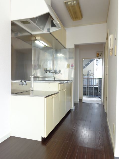 Kitchen. ☆ Cupboard ・ Washing machine Storage ・ Easy-to-use and placement kitchen ☆