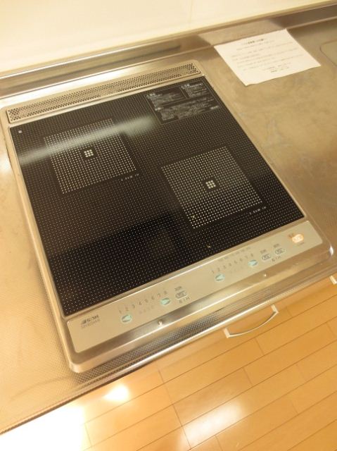 Entrance. Convenient shoe box equipped