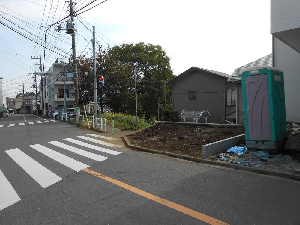 Local photos, including front road. Local (10 May 2013) Shooting