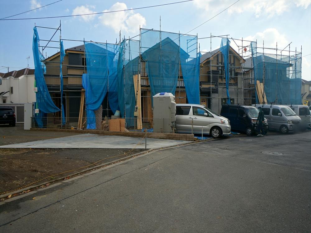 Local photos, including front road. Local (11 May 2013) Shooting