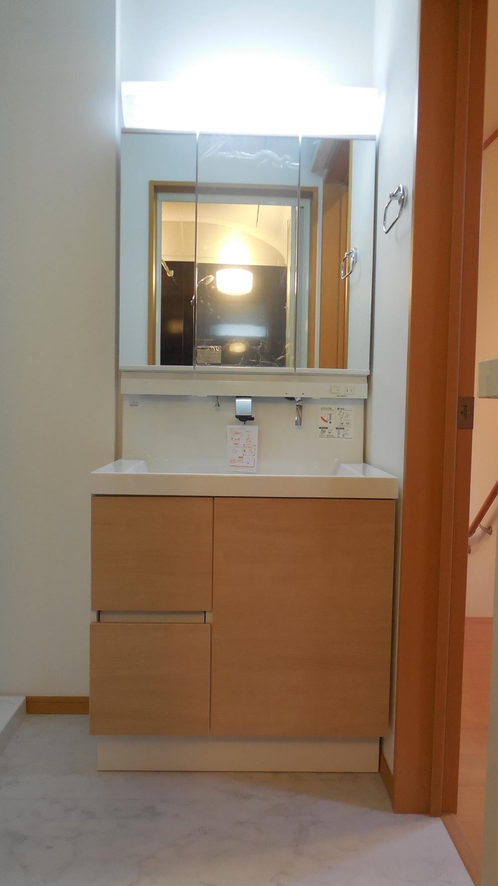 Wash basin, toilet. Indoor (10 May 2013) Shooting