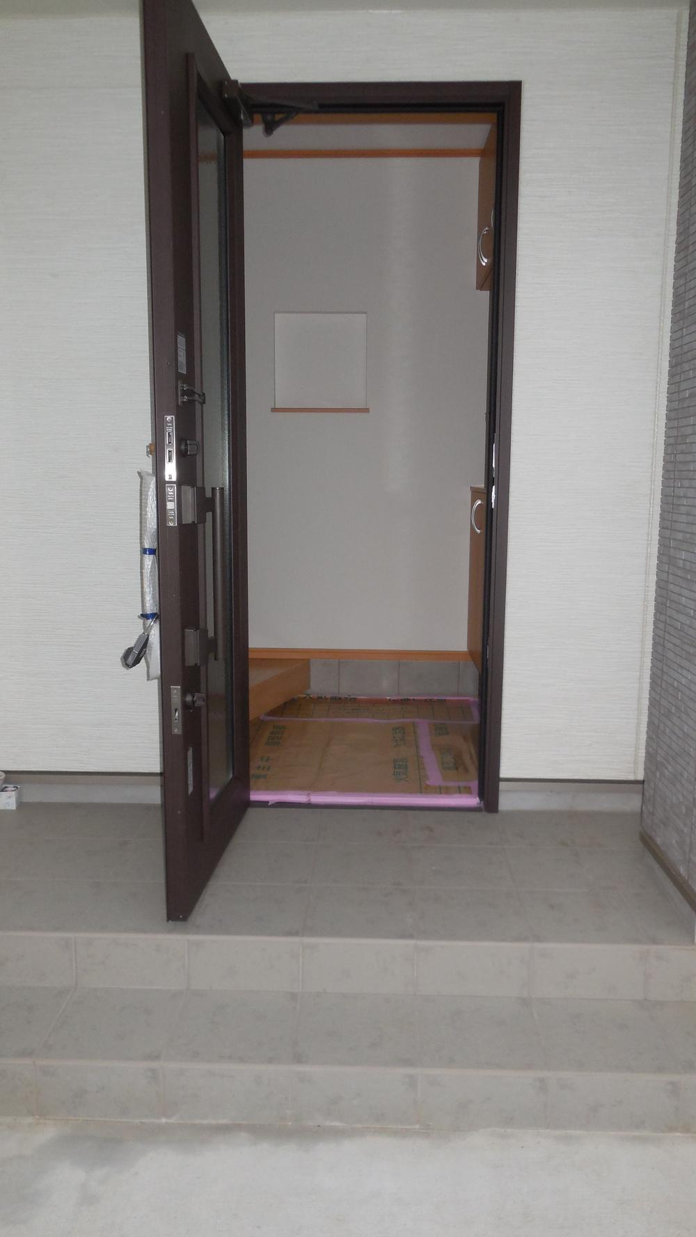 Entrance. Local (10 May 2013) Shooting