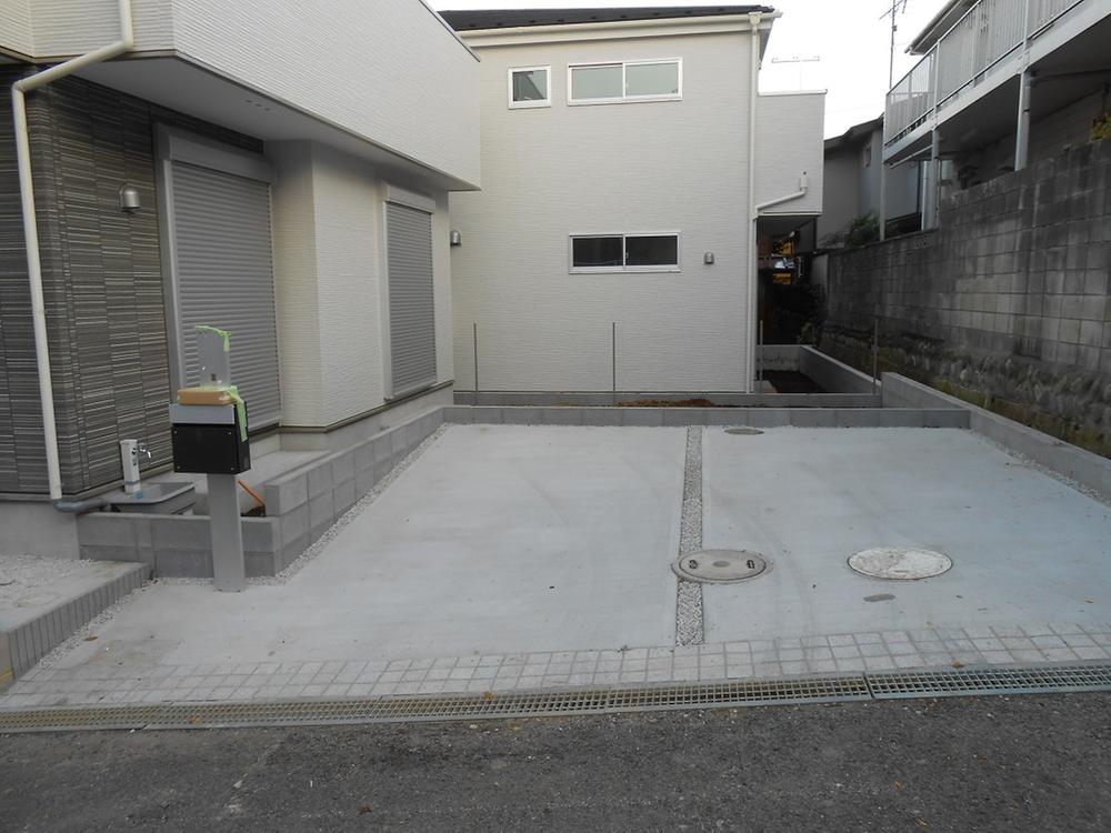 Parking lot. Local (12 May 2013) Shooting Parking space two Allowed!