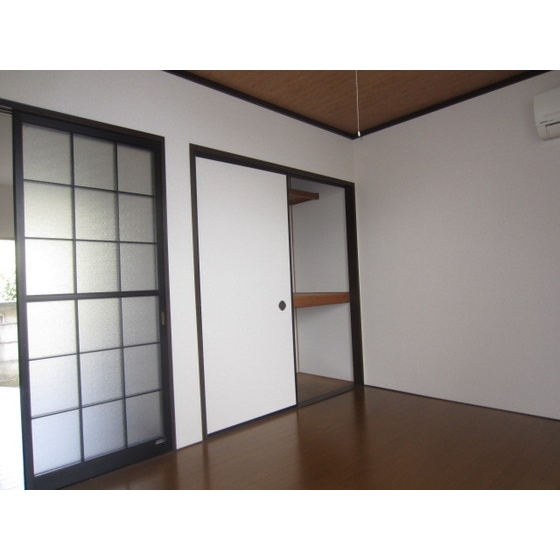 Receipt. It is also equipped with a convenient closet to storage.