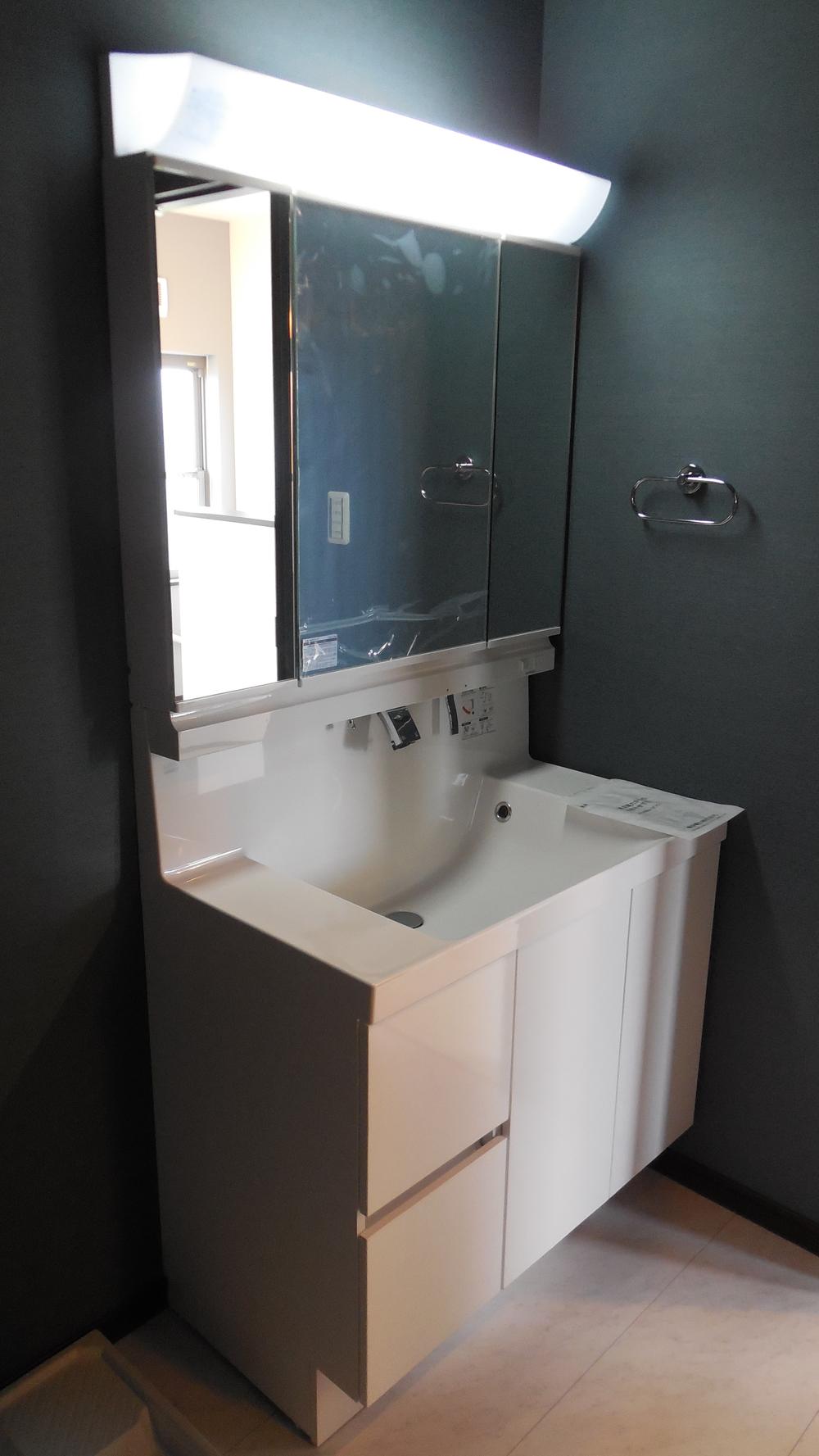 Wash basin, toilet. Indoor (September 2013) Shooting