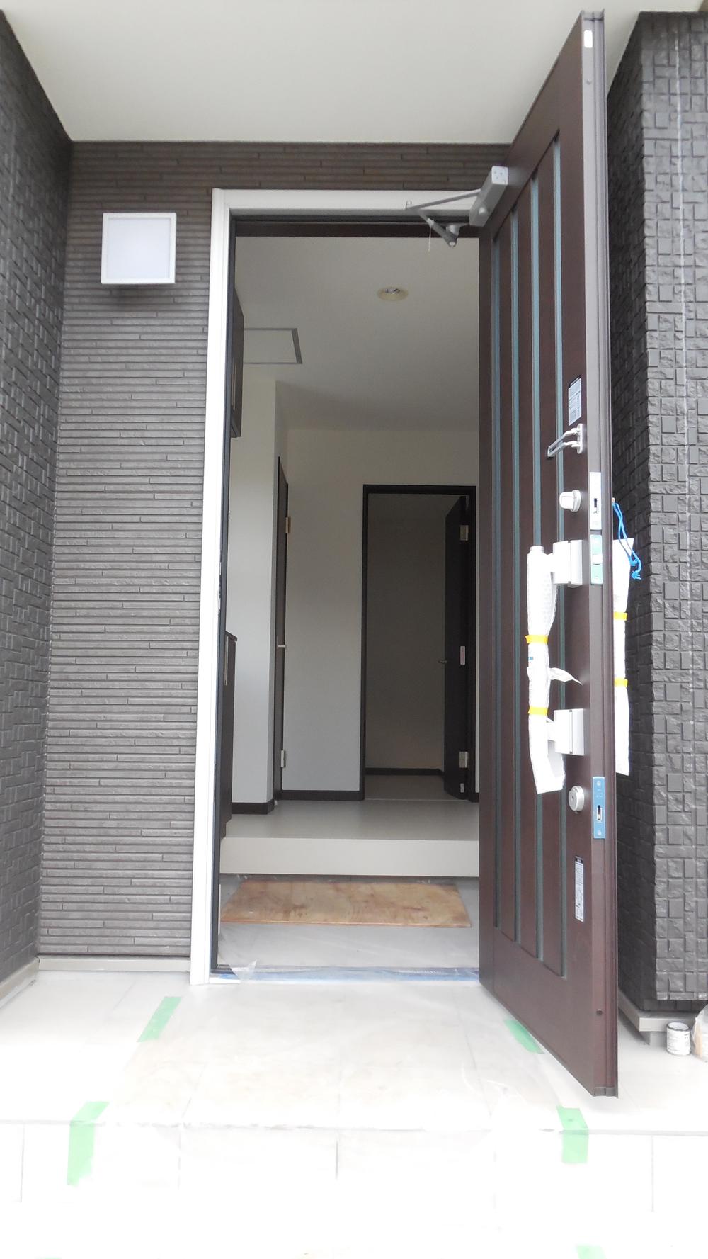 Entrance. Local (September 2013) Shooting