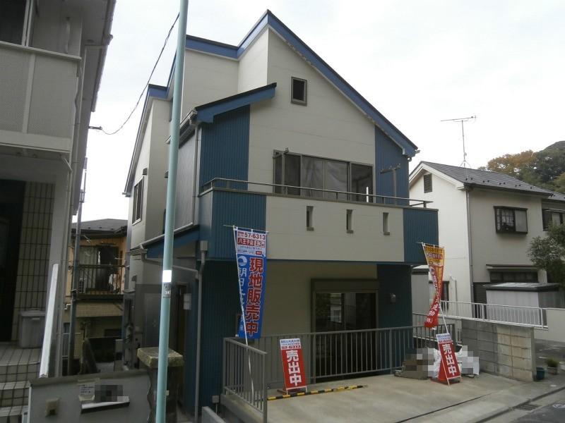 Local photos, including front road. Local (11 May 2013) Shooting