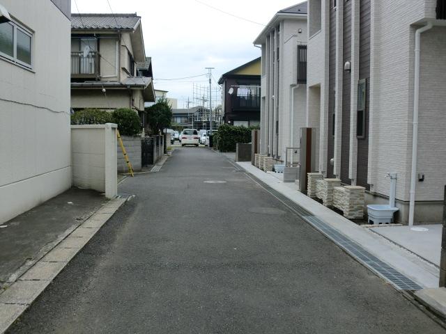 Local photos, including front road. Local (10 May 2013) Shooting