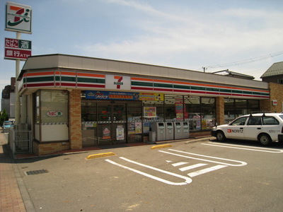 Convenience store. 320m to Seven-Eleven (convenience store)